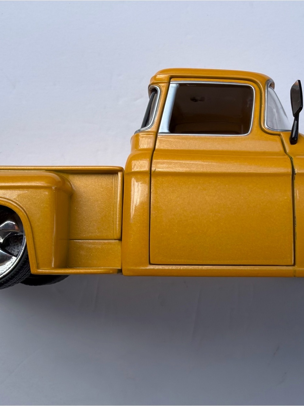 Jada Toys Dub City Old Skool 1955 Chevrolet Stepside Pickup | 1:24 Scale